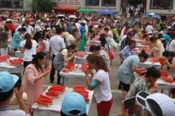 吃瓜娱乐营,揭秘娱乐圈幕后故事，带你领略明星真实生活